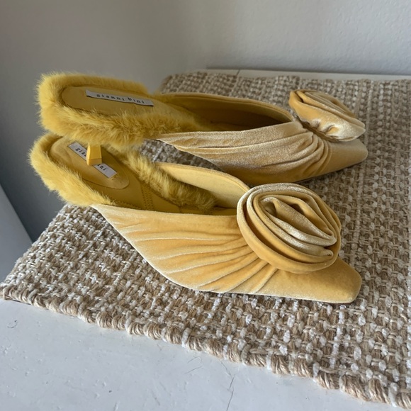 Gold Slip ons shoes 8 - Picture 7 of 13